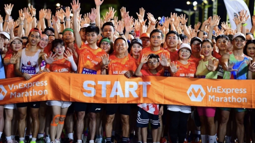 VnExpress Marathon Ha Long 2025 draws thousands to scenic heritage bay